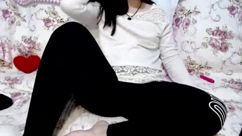 Snapshot of lucygolds chatting on December 15, 11:34 am LucyGoldS online show from December 15, 11:34 am