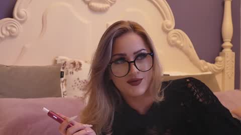 Lucy Lexton online show from January 12, 8:25 am