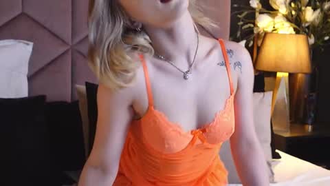 Lucy Lexton online show from February 24, 7:33 am