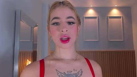 L U C Y  online show from November 14, 12:48 pm