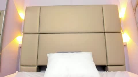 Snapshot of lucymendezz_ chatting on April 23, 1:02 pm Lucy online show from April 23, 1:02 pm