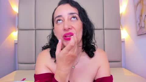 Snapshot of lucymendezz_ chatting on May 19, 12:00 pm Lucy online show from May 19, 12:00 pm