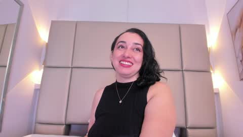 Snapshot of lucymendezz_ chatting on June 2, 11:56 am Lucy online show from June 2, 11:56 am