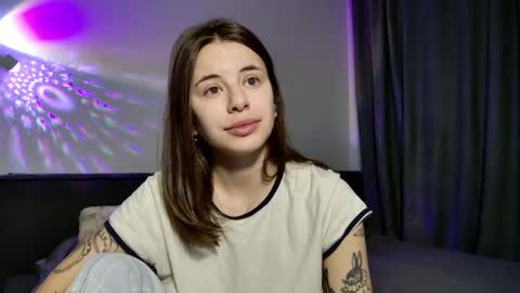 Lucy online show from November 24, 4:01 am