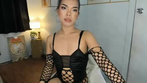 Snapshot of lucyvane chatting on July 6, 6:10 pm lucyvane online show from July 6, 6:10 pm