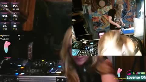 Snapshot of lucyvybes_and_gogert chatting on March 2, 11:18 am Lucy Vybes and Go-Gert online show from March 2, 11:18 am