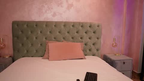 LucyWillow online show from January 19, 2:15 am