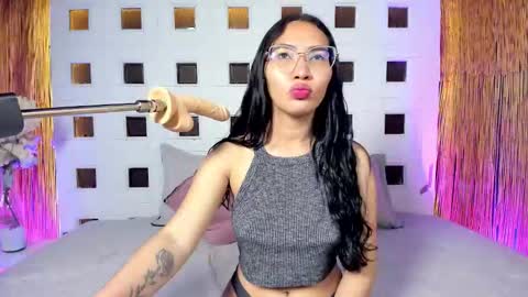 Lucy Liiu online show from February 5, 8:24 pm