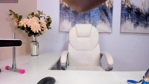 Lucy Liiu online show from April 9, 8:14 pm