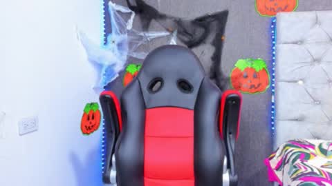 Luigi Independent model online show from October 13, 8:58 am