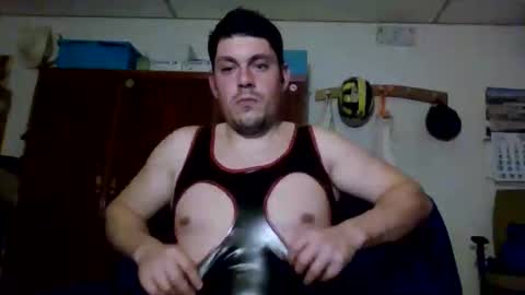 Snapshot of luis2423 chatting on December 18, 11:55 pm A slave to the mistress.. un esclavo para las amas dominantes. online show from December 18, 11:55 pm
