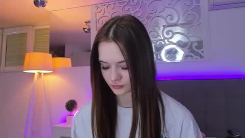 LuisaClover online show from March 4, 4:35 pm