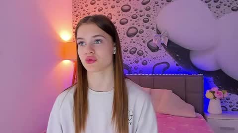 LuisaClover online show from May 31, 12:45 pm