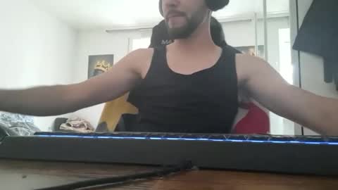 Snapshot of lukasschoetz chatting on June 3, 9:23 am lukasschoetz online show from June 3, 9:23 am