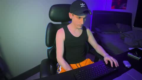 Snapshot of lukatripp chatting on December 5, 8:55 pm lukatripp online show from December 5, 8:55 pm