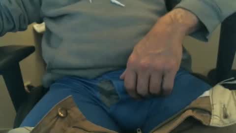 Snapshot of luke7711 chatting on November 21, 10:52 pm luke7711 online show from November 21, 10:52 pm