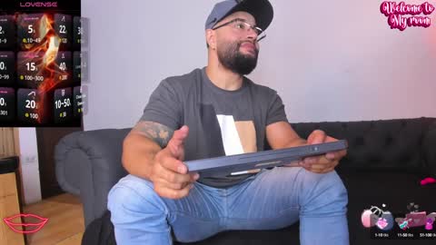 Snapshot of luke__09 chatting on January 10, 2:02 pm LUKE online show from January 10, 2:02 pm