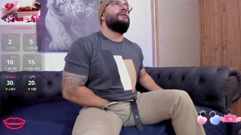 Snapshot of luke__09 chatting on January 17, 12:42 pm LUKE online show from January 17, 12:42 pm