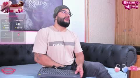 Snapshot of luke__09 chatting on January 19, 12:28 pm LUKE online show from January 19, 12:28 pm