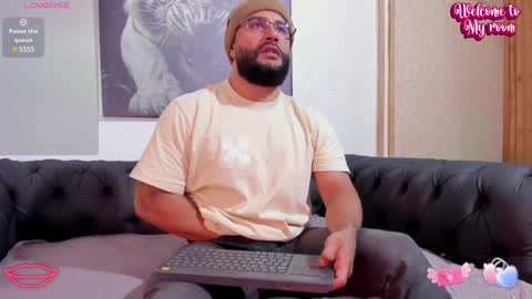 Snapshot of luke__09 chatting on January 22, 3:18 pm LUKE online show from January 22, 3:18 pm