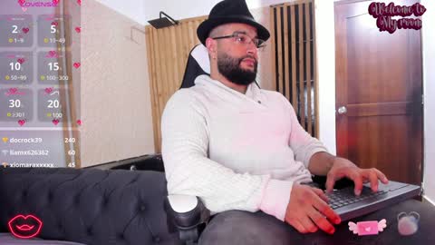 Snapshot of luke__09 chatting on January 26, 8:03 am LUKE online show from January 26, 8:03 am