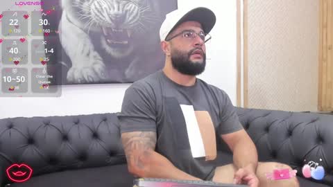 Snapshot of luke__09 chatting on January 29, 12:13 pm LUKE online show from January 29, 12:13 pm