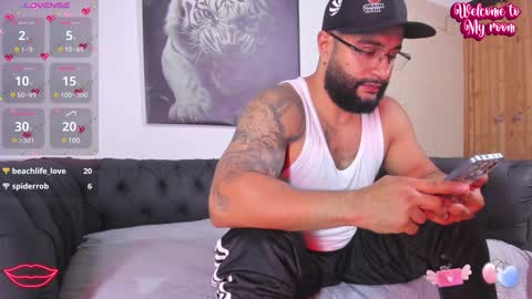 Snapshot of luke__09 chatting on January 30, 3:40 pm LUKE online show from January 30, 3:40 pm