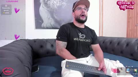 Snapshot of luke__09 chatting on February 11, 12:16 pm LUKE online show from February 11, 12:16 pm