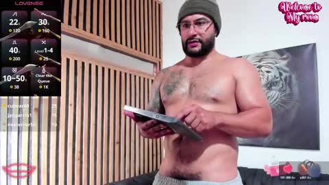 Snapshot of luke__09 chatting on February 13, 3:24 pm LUKE online show from February 13, 3:24 pm