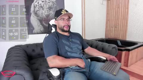 Snapshot of luke__09 chatting on February 15, 11:39 am LUKE online show from February 15, 11:39 am