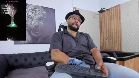 Snapshot of luke__09 chatting on February 16, 11:38 am LUKE online show from February 16, 11:38 am