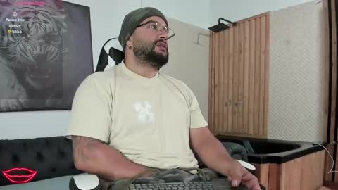 Snapshot of luke__09 chatting on February 19, 12:00 pm LUKE online show from February 19, 12:00 pm