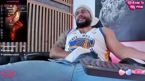 Snapshot of luke__09 chatting on March 10, 3:41 pm LUKE online show from March 10, 3:41 pm