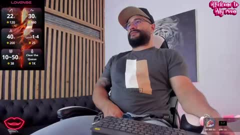 Snapshot of luke__09 chatting on March 12, 12:26 pm LUKE online show from March 12, 12:26 pm