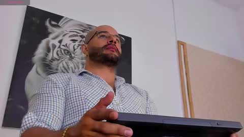 Snapshot of luke__09 chatting on September 17, 11:23 am LUKE online show from September 17, 11:23 am