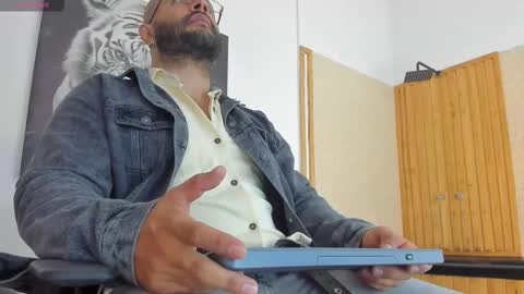 Snapshot of luke__09 chatting on October 1, 11:05 am LUKE online show from October 1, 11:05 am