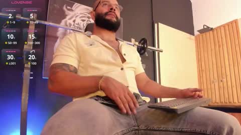 Snapshot of luke__09 chatting on October 29, 11:34 am LUKE online show from October 29, 11:34 am