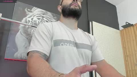 Snapshot of luke__09 chatting on November 5, 11:10 am LUKE online show from November 5, 11:10 am