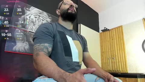 Snapshot of luke__09 chatting on November 24, 11:32 am LUKE online show from November 24, 11:32 am