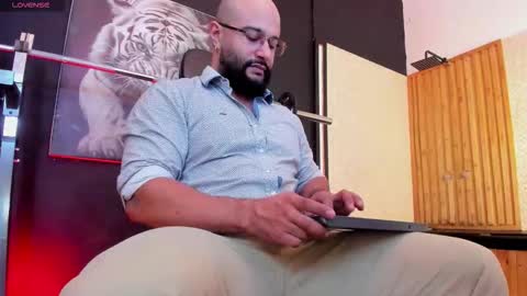 Snapshot of luke__09 chatting on November 28, 11:13 am LUKE online show from November 28, 11:13 am