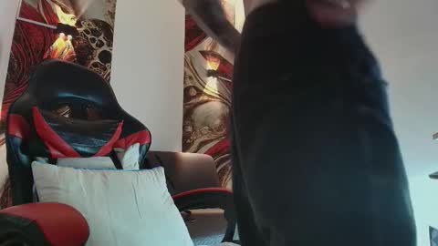 Snapshot of luke_davis01 chatting on December 17, 1:17 pm LUKE online show from December 17, 1:17 pm