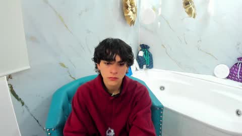 Snapshot of luke_howland chatting on December 7, 12:24 pm Luke online show from December 7, 12:24 pm