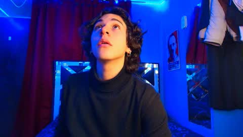 Snapshot of luke_howland chatting on March 10, 9:40 pm Luke online show from March 10, 9:40 pm