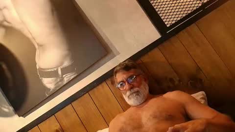 Snapshot of lukecrews chatting on January 28, 2:32 am Luke Crews online show from January 28, 2:32 am