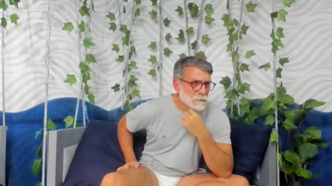 Snapshot of lukecrews chatting on February 10, 7:17 pm Luke Crews online show from February 10, 7:17 pm