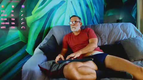 Snapshot of lukecrews chatting on September 16, 7:15 pm Luke Crews online show from September 16, 7:15 pm