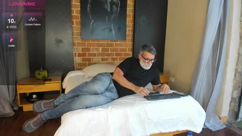 Snapshot of lukecrews chatting on September 28, 8:03 pm Luke Crews online show from September 28, 8:03 pm