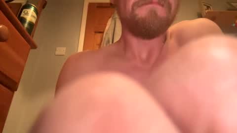 Snapshot of lukeeeeey96 chatting on December 4, 4:10 am lukeeeeey96 online show from December 4, 4:10 am