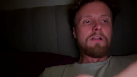 Snapshot of lukeeeeey96 chatting on December 18, 10:16 pm lukeeeeey96 online show from December 18, 10:16 pm