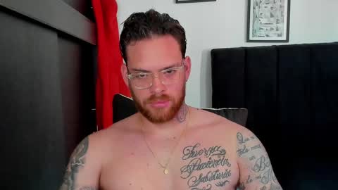 Snapshot of lukeglanton17 chatting on January 5, 7:28 pm Luke online show from January 5, 7:28 pm